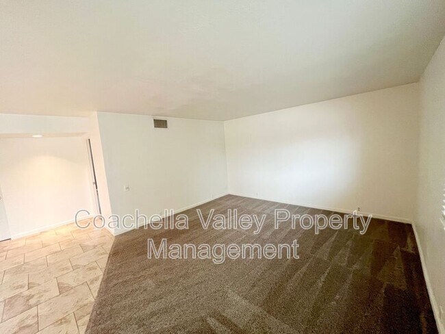 Building Photo - 400 N Sunrise Way