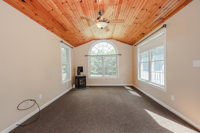 Building Photo - 55 Holbrook Hill Rd