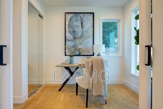 Building Photo - 6016 Comey Ave