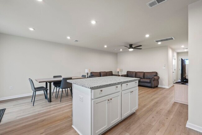 Building Photo - 338 Myrtle Mdws Dr