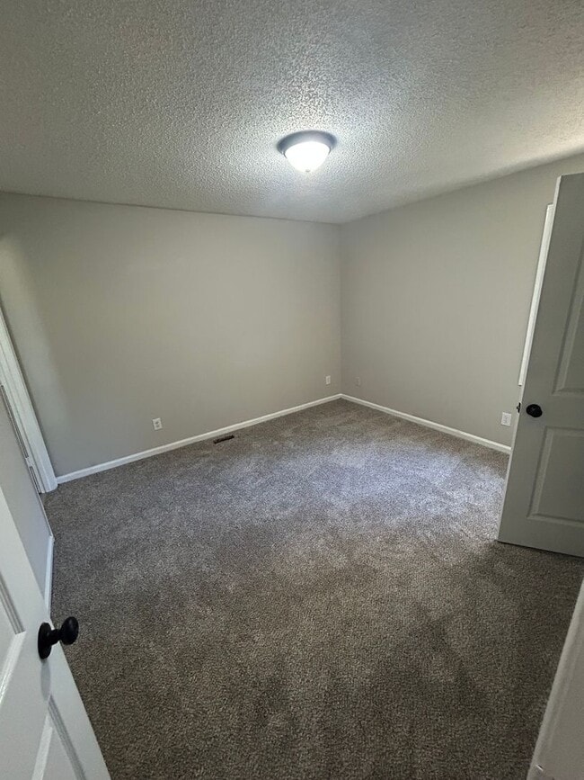 Building Photo - 802 W Parker Rd