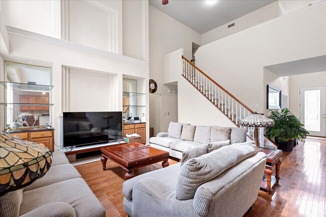 Building Photo - Spacious 5BR/3BA minutes from Ballantyne V...