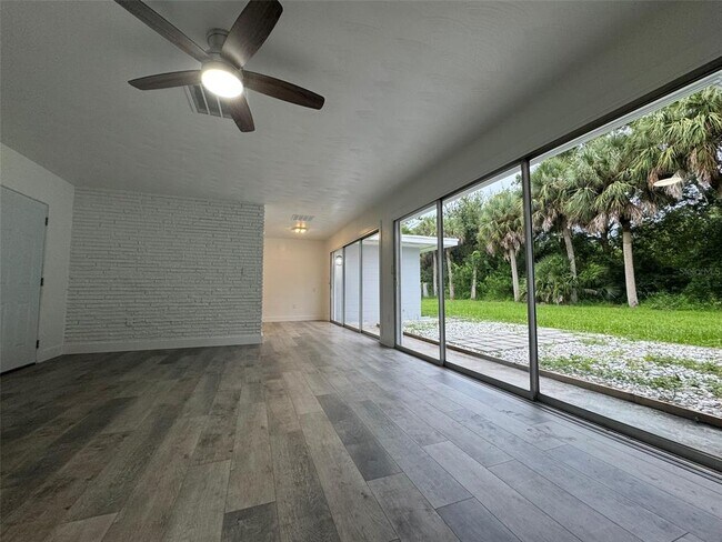 Building Photo - 116 Myakka Dr