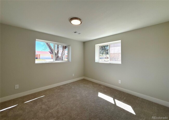 Building Photo - Total Remodel Available NOW!