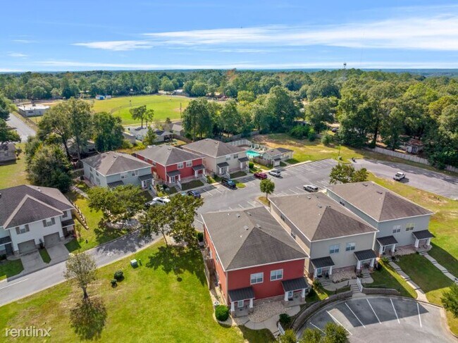 Building Photo - 2 br, 2.5 bath Townhome - 813 Arbor Lake Dr