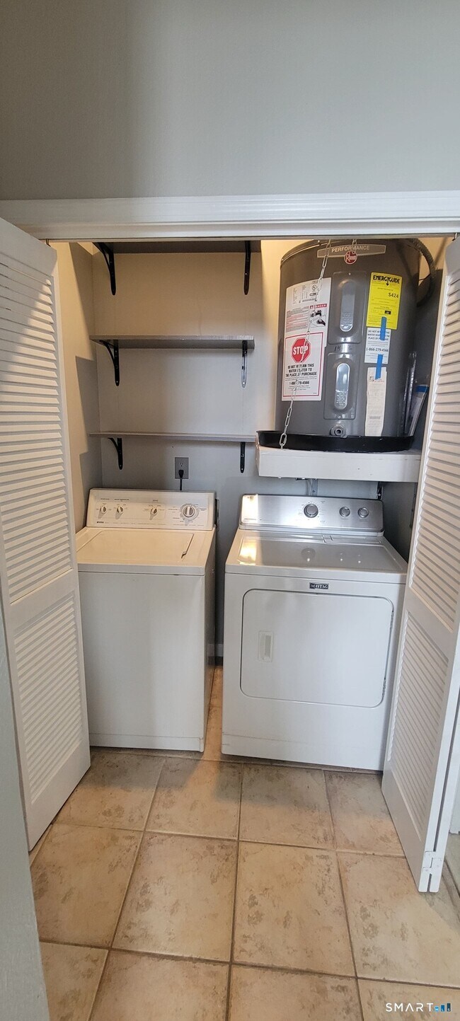 Building Photo - 211 Carriage Crossing Ln