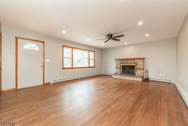 Building Photo - 129 Ryerson Rd