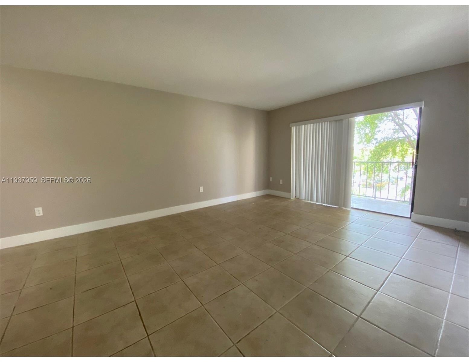 Building Photo - 10431 N Kendall Dr