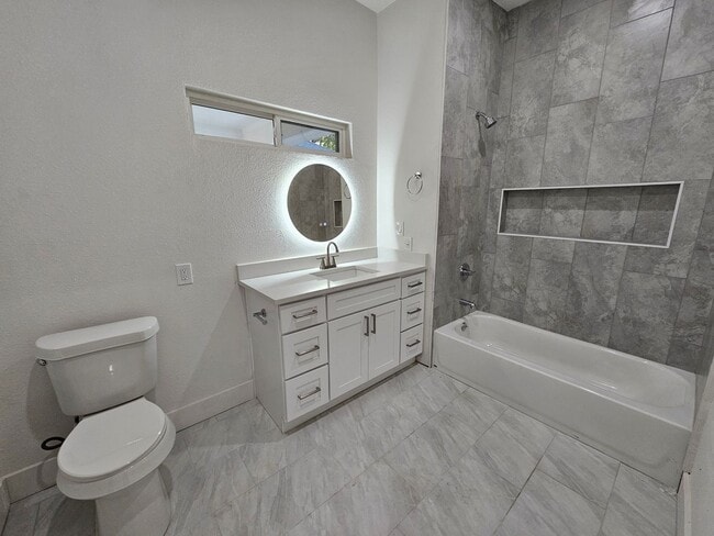 Building Photo - Ready for immediate move in!