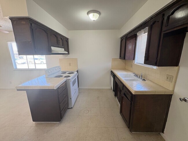 Building Photo - 2096