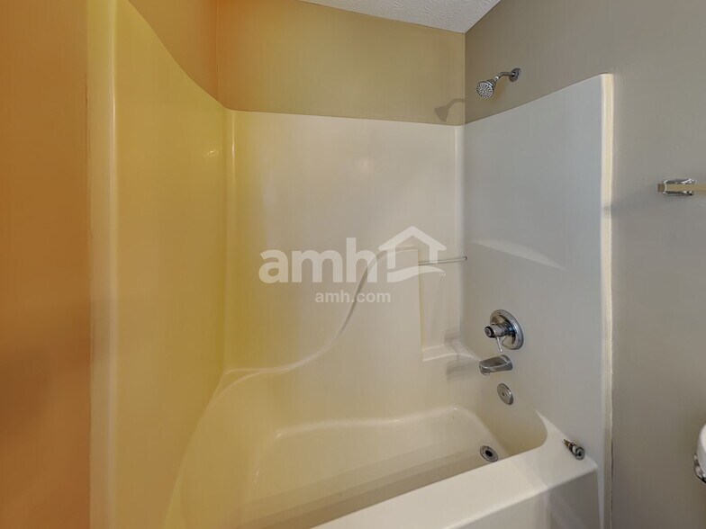 Building Photo - 127 Trails End