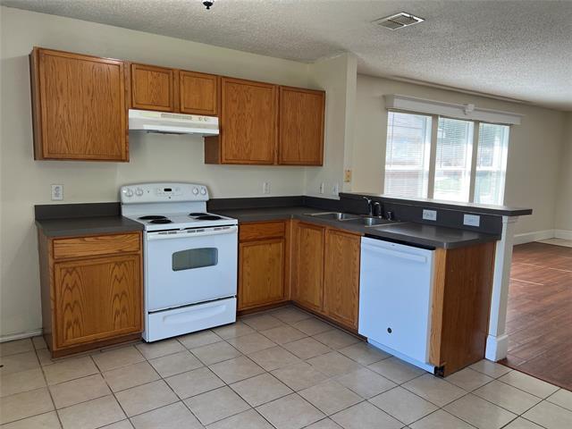 Building Photo - 1577 Laurel Hall Ln