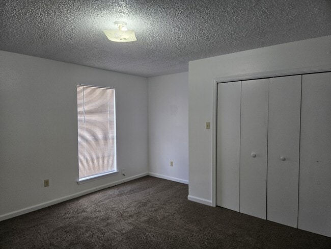 Building Photo - 115 Oak Ridge Ave
