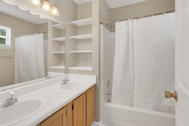 Building Photo - $1,750 Derry Twp School townhome for rent