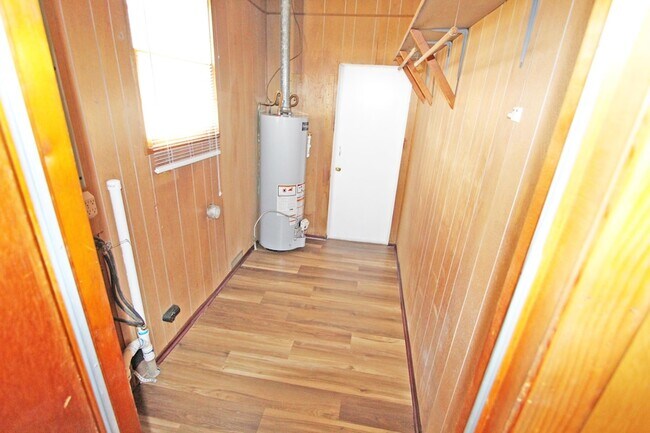 Building Photo - 401 Windridge Dr