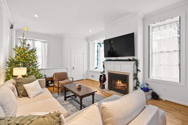 Building Photo - 400 S Lee St