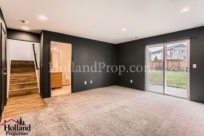 Building Photo - Wonderful 3 Bedroom Hillsboro Home!