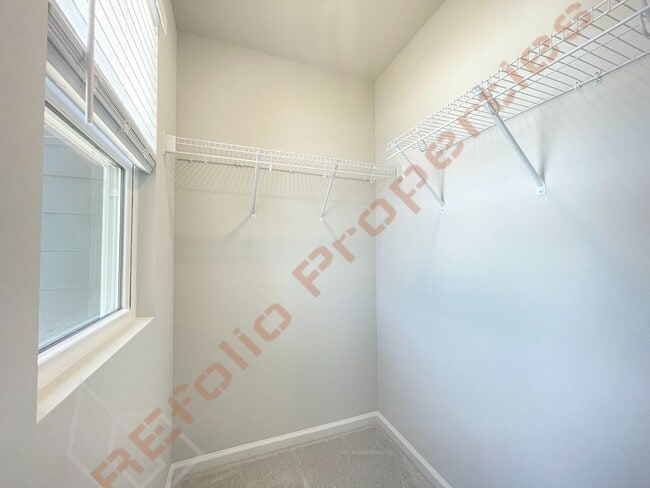 Building Photo - Gorgeous 3 Bedroom 3.5 Bath Townhome with ...