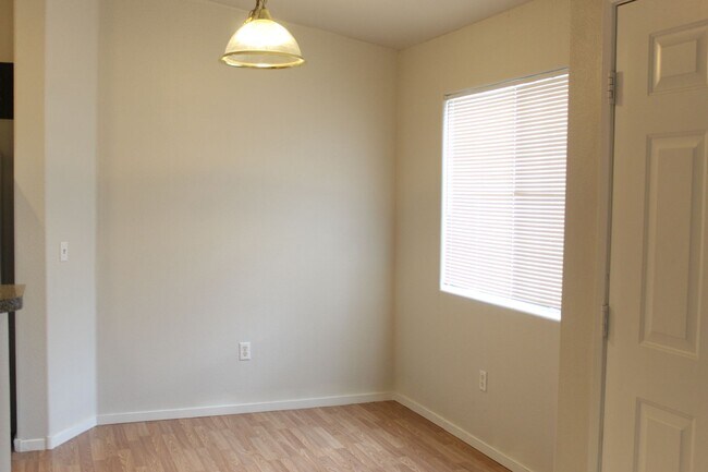 Building Photo - 2 BEDROOM 2 BATH CONDO IN NORTH LAS VEGAS