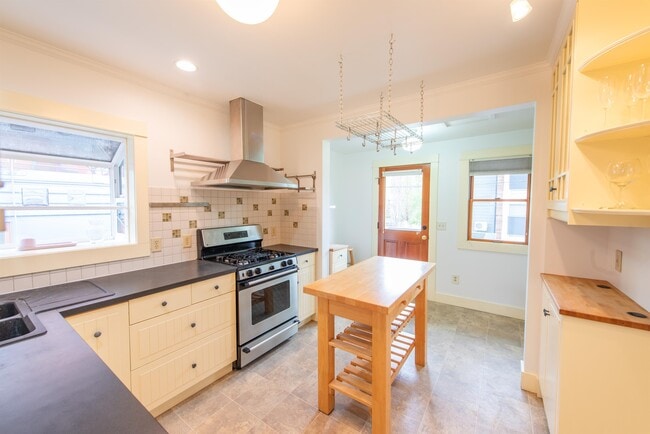 Building Photo - 1208 E Barclay Ct
