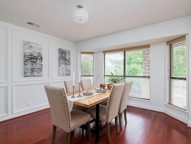 Building Photo - 9305 Rolling Oaks Trail