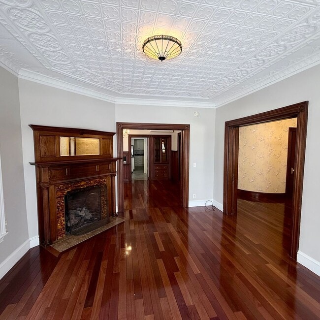 Building Photo - Luxury 2BR/2BA on Eastern Prom – Walk to Waterfront