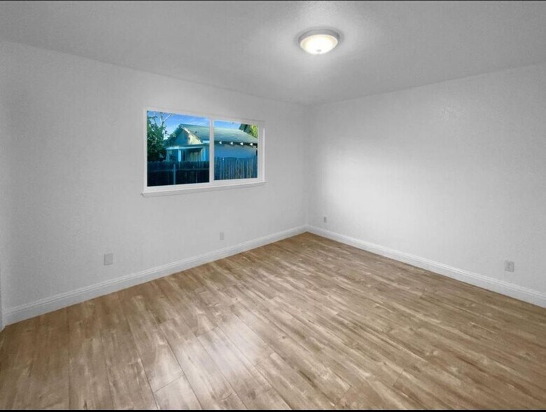 Building Photo - 1108 Frienza Ave