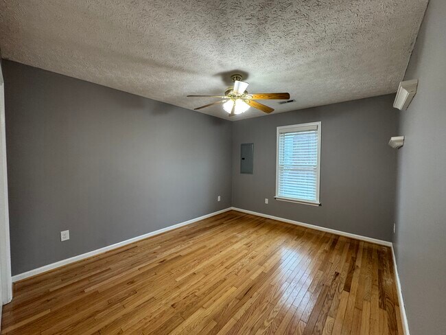 Building Photo - 42 Lodge Rd