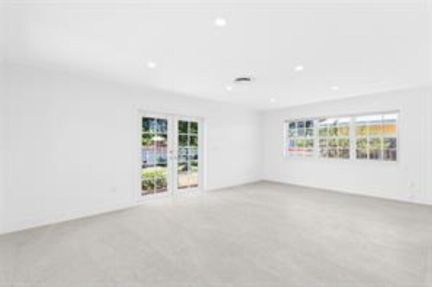Building Photo - 2070 NE 54th Ct