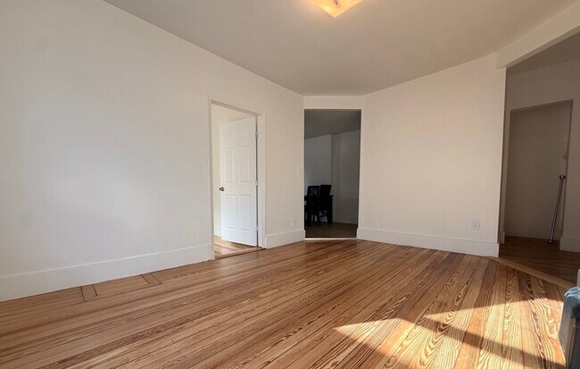 Building Photo - 9-11 Richardson St