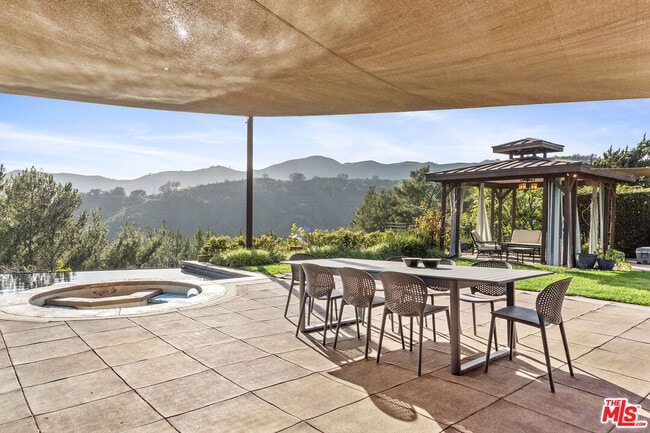 Building Photo - 2473 La Condesa Dr
