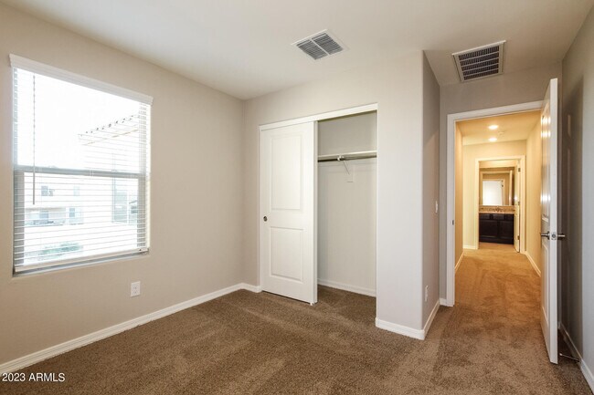 Building Photo - 3939 S 82nd Dr