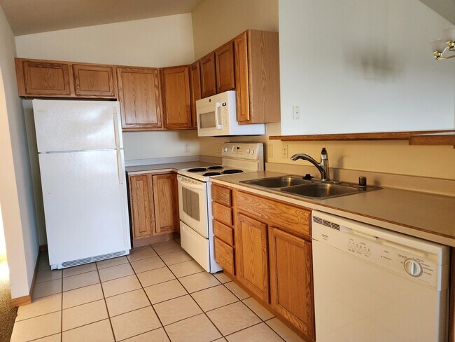 Building Photo - 3076 Selkirk Dr