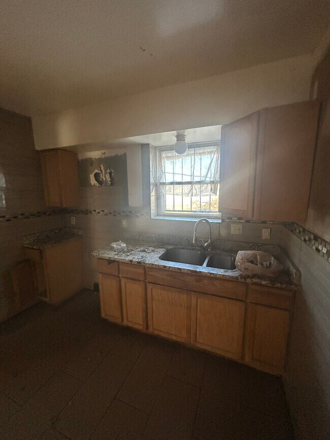 Building Photo - 8214 Pelham Ave