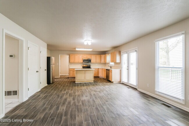 Building Photo - 3123 Bluegrass Dr