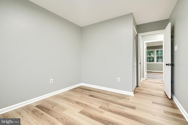 Building Photo - 28 Sandstone Ct