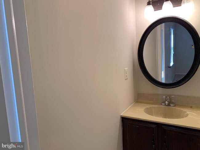 Building Photo - 8200 Aspen Glen Ct