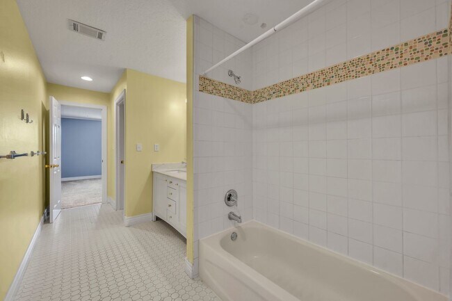 Building Photo - Gorgeous Winter Park Home