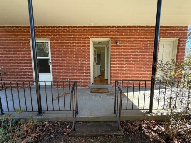 Building Photo - Shorewood Drive