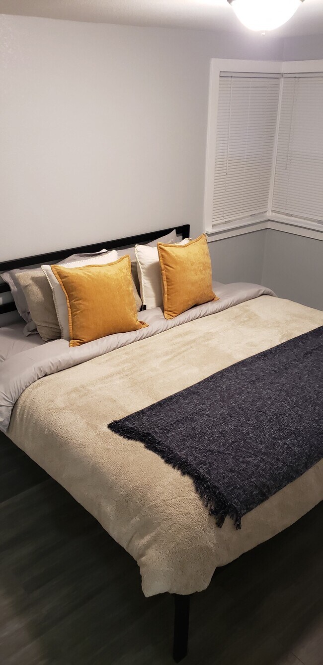 Building Photo - 812 Raleigh St