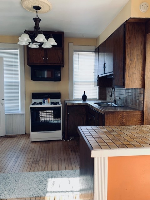 Kitchen - 2454 N Pierce St