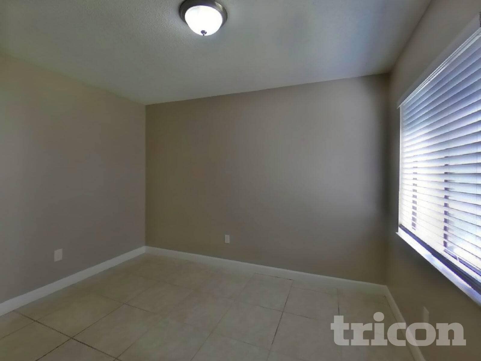 Building Photo - 1620 Spinning Wheel Dr
