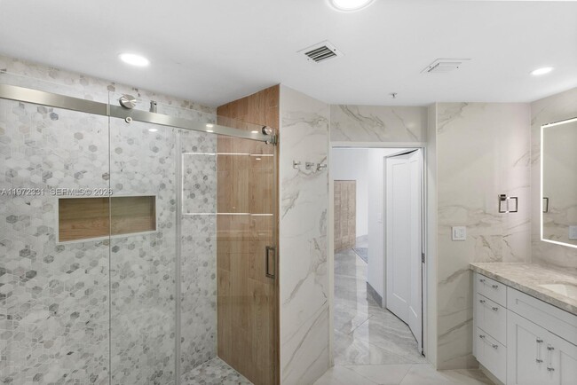 Building Photo - 888 Brickell Key Dr