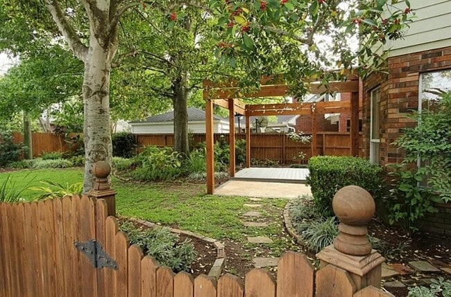 Building Photo - 23035 Lanham Dr