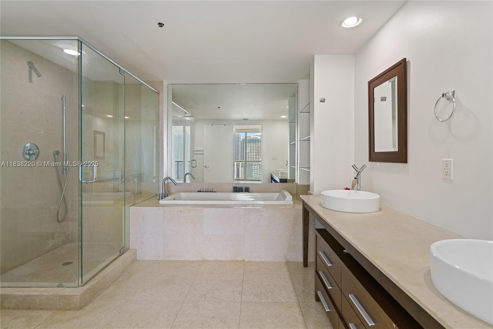 Building Photo - 495 Brickell Ave