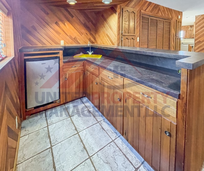 Building Photo - Large 4 bed available in Carlsbad NM