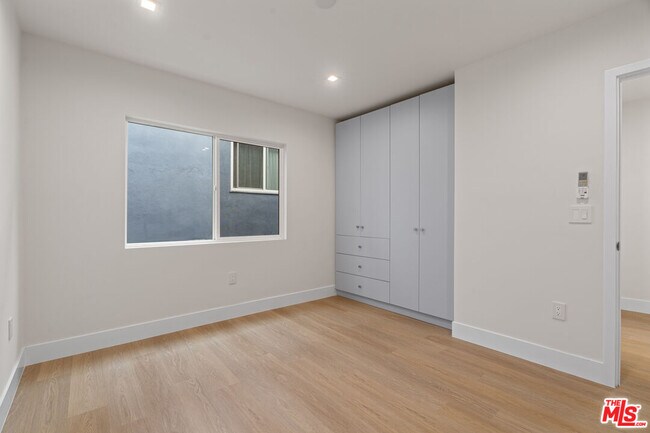 Building Photo - 420 S Sepulveda Blvd