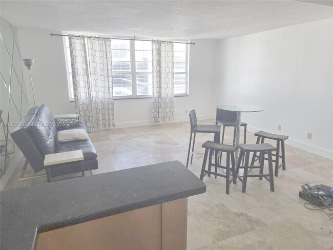 Building Photo - 100 Lincoln Rd