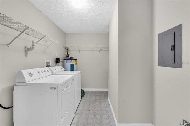 Building Photo - 5500 Bentgrass Dr