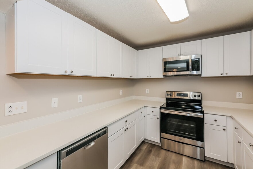 Building Photo - 109 Colonial Cir